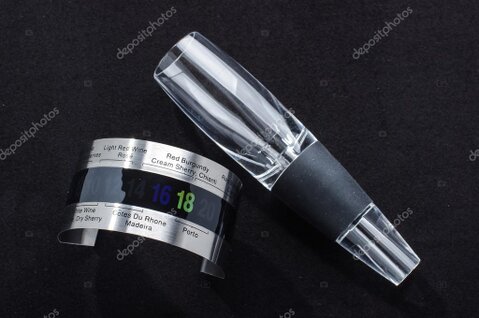 Thermomètre et bouteilles de vin pour indiquer la bonne température